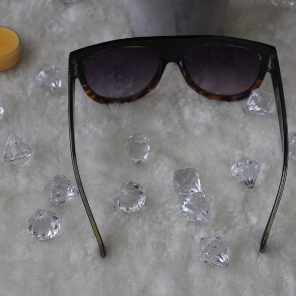 Sunglasses - Picture 4 of 5